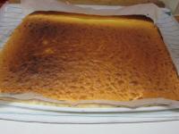 Ściereczkę kuchenną maczamy w zimnej wodzie,...