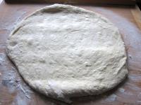 Ciasto rozwałkowujemy na grubość 1,5 cm na...