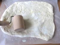 Przygotowujemy papier do pieczenia na wielkość...