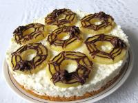 Pajęczynowy ananas układamy na torcie i...
