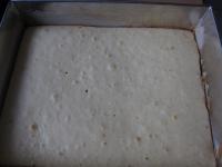 Spód pieczemy w rozgrzanym piekarniku w około...