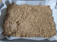 ... i ciasto rozsmarowujemy na blasze (30x20cm)...