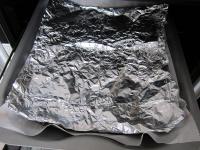 Ciasto przykrywamy folią aluminiową i w...