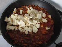 Dodajemy pokrojone tofu, mieszamy i zagotowujemy....