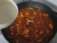 Zawiesinę wlewamy do boczniaka z tofu i 5 minut...