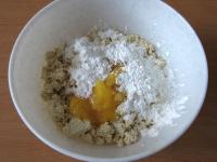 Do miski rozkruszamy tofu, dodajemy sok z cytryny,...