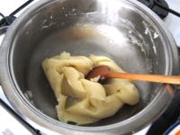 Delikatnie zwiększamy temperaturę i wytworzone...