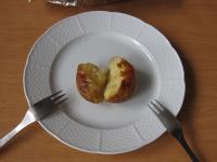Ziemniaka za pomocą widelców rozrywamy ......