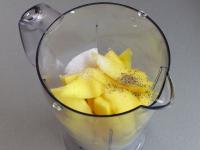 Mango razem z jogurtem, mlekiem, cukrem i...