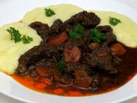 Podajemy z ziemniaczanym puree....