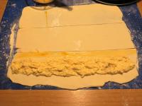 Ciasto francuskie zawinięte w papier do pieczenia...