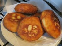 Pączki wyciągamy na papierową kuchenną...
