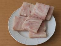 Filety rybne rozmrażamy, opłukujemy pod...