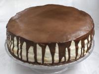 ...i polewamy stężony tort. Ponownie wkładamy...