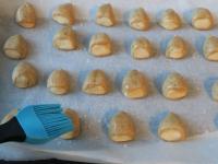 Pieczemy w temperaturze 180°C 13-15 minut. Cukier...