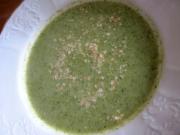 Zupa brokułowa z orzechami nerkowca