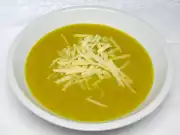 Żółta pomidorowa zupa